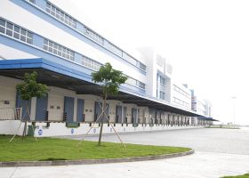 室內(nèi)倉(cāng)庫(kù)提升門,室外也可用廣泛應(yīng)用-廣州奇翔